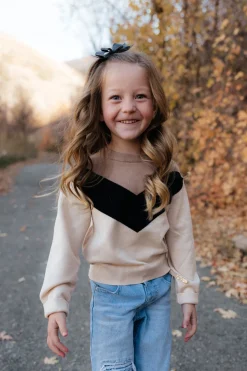 Dongguan Huoyoung Apparel Co Little Girl's Wally Sweater-Cream/Black/Tan New