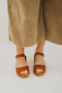 Mia Restocked Anja Clog-Luggage Discount