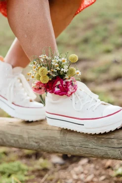 Victoria Wallen Sneakers-Crudo Fashion